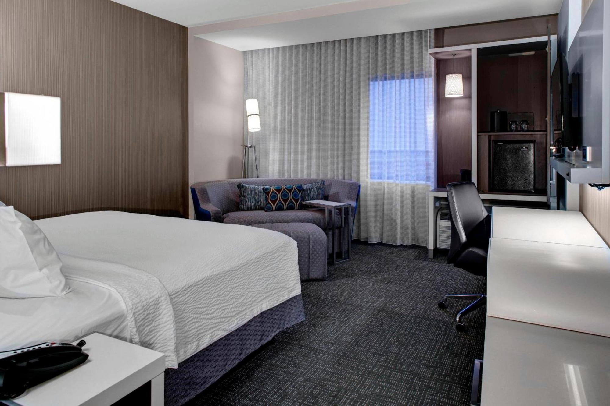 Courtyard By Marriott Carrollton Hotel Exterior photo