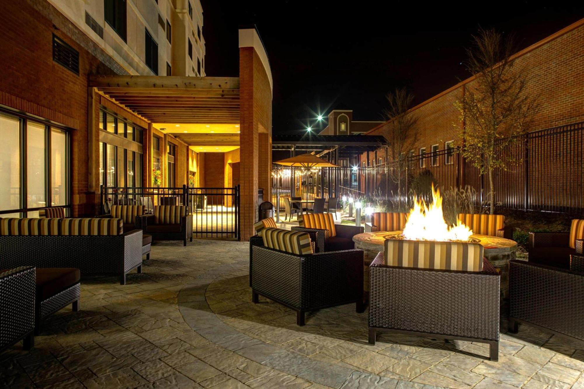 Courtyard By Marriott Carrollton Hotel Exterior photo