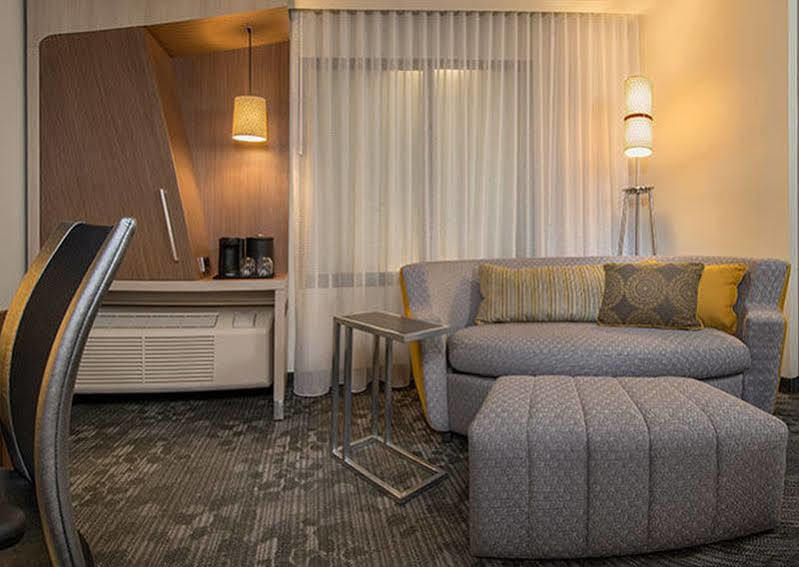 Courtyard By Marriott Carrollton Hotel Exterior photo